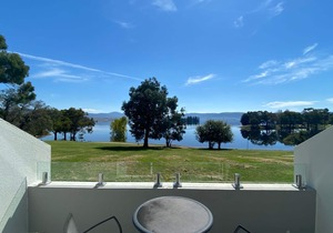 Horizons 414 - Deluxe Lake Front Studio l Pool l Tennis l WiFi