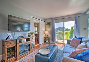 Horse-Friendly Williamstown Farmhouse by Main St!