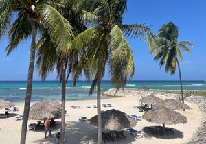 Hospitality Expert E22 Beach front Pool & Chef