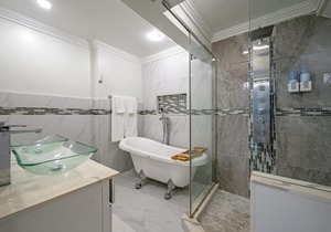 Hospitality Expert E22 Beach front Pool & Chef