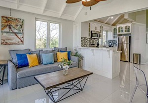 Hospitality Expert F36: Beach front, Pool & Chef