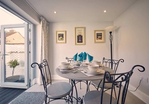 Host & Stay | Roselyn