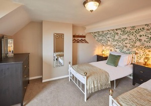 Host & Stay - Adventure House