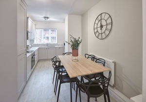 Host & Stay | Endeavour I