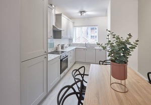 Host & Stay | Endeavour I