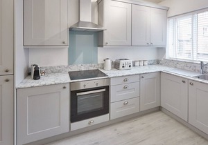 Host & Stay | Endeavour I