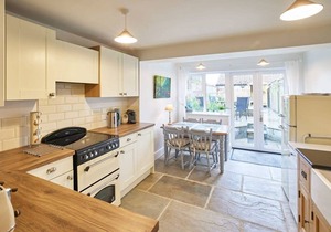 Host & Stay | Willow Cottage