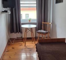 Hostel Tulip - Pokój 7 ze wspólną łazienką i kuchnią