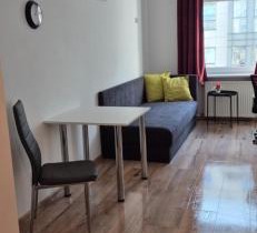 Hostel Tulip - pokój jednoosobowy nr 1 ze wspólną łazienką i kuchnią
