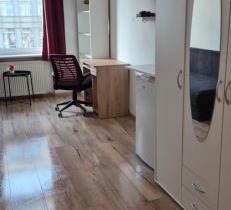 Hostel Tulip - pokój jednoosobowy nr 1 ze wspólną łazienką i kuchnią