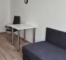 Hostel Tulip - pokój jednoosobowy nr 1 ze wspólną łazienką i kuchnią