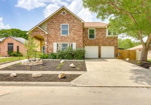 Hot Tub and Game Room Spacious Live Oak Home!