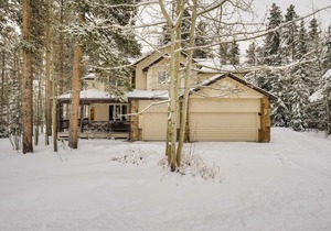 Hot Tub and Ski Shuttle Forested Breckenridge Home!
