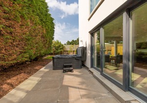 *HOT TUB* Entire 3 bed, East Lothian luxury apartment w/garden+hot