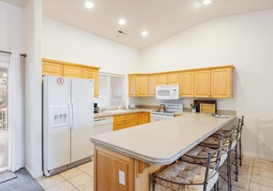 Hot Tubs + Indoor Pool! | All Inclusive Amenities | Poolside | Strong Wifi | Great Value | #1017