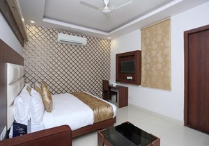 Hotel Arch - Beautiful Double Room Near Aerocity in New Delhi