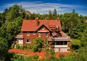 Hotel ∙ Captain's Quarters GG Barnum Mansion By Heirloom Vacations