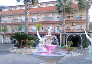 Hotel Happy Days