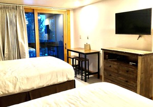 Hotel Room in Lower Village at Northstar steps from Gondola