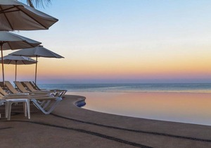 Hotel ∙ Royal Park Stylish 1BR Condo with Balcony for Weekend Getaway