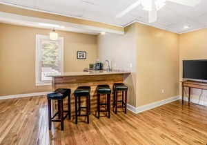 Hotel ∙ Village Tavern Inn - Main