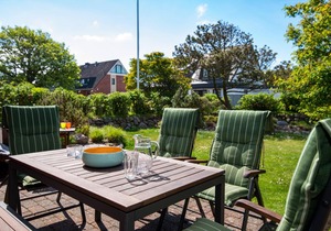 House for up to 5 people close to the city and the beach, terrace, parking space, WLAN.