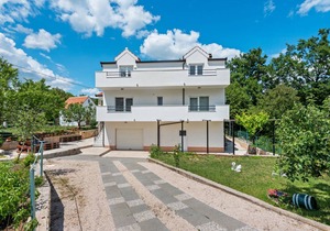 House ∙ 4 bedrooms ∙ 10 guests