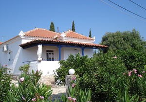HOUSE GIANNIS HAIKOS near the beach peroulia