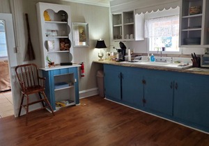 House: Lower prices! Snowbirds Welcome! Bring your boat for fall fishing