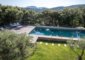 House near Lac du Salagou