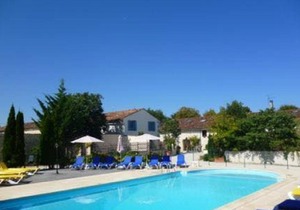 House sleeps 8