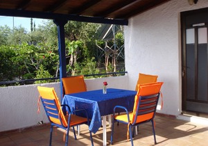 HOUSE TAKIS HAIKOS two minutes walk to the beach Peroulia