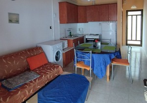 House Takis Haikos 2 two minutes walk to the beach Peroulia