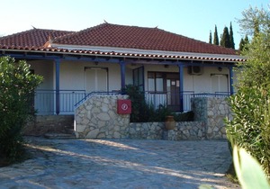 HOUSE TAKIS HAIKOS two minutes walk to the beach Peroulia