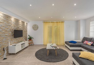 House with private pool for 10 people surrounded by vineyard in a quiet location