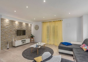House with private pool for 10 people surrounded by vineyard in a quiet location