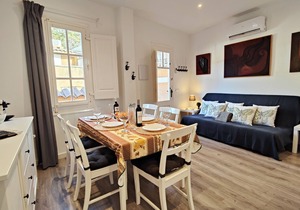 House with terrace and garden at 30 meters from the sand beach of la Fosca.