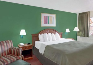 Howard Johnson by Wyndham Ft Myers FL