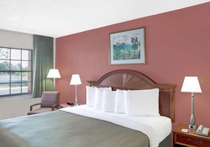 Howard Johnson by Wyndham Ft Myers FL