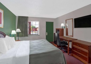 Howard Johnson by Wyndham Ft Myers FL