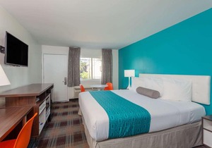 Howard Johnson by Wyndham San Diego Hotel Circle