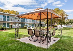 Howard Johnson by Wyndham Albany Hotel
