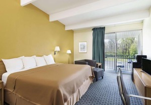 Howard Johnson by Wyndham Newburgh