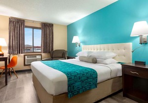 Howard Johnson by Wyndham Waterloo Cedar Falls