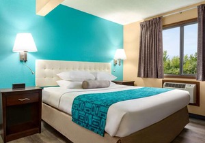 Howard Johnson by Wyndham Waterloo Cedar Falls