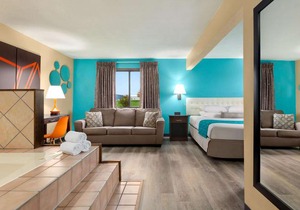 Howard Johnson by Wyndham Waterloo Cedar Falls