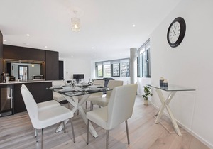 Hoxton III by Servprop