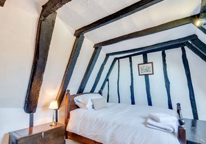Hucksteps Row - Two Bedroom House, Sleeps 3