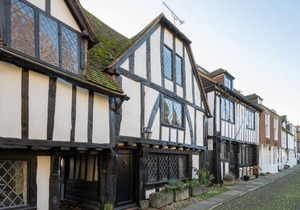 Hucksteps Row - Two Bedroom House, Sleeps 3