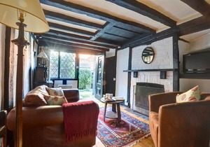 Hucksteps Row - Two Bedroom House, Sleeps 3